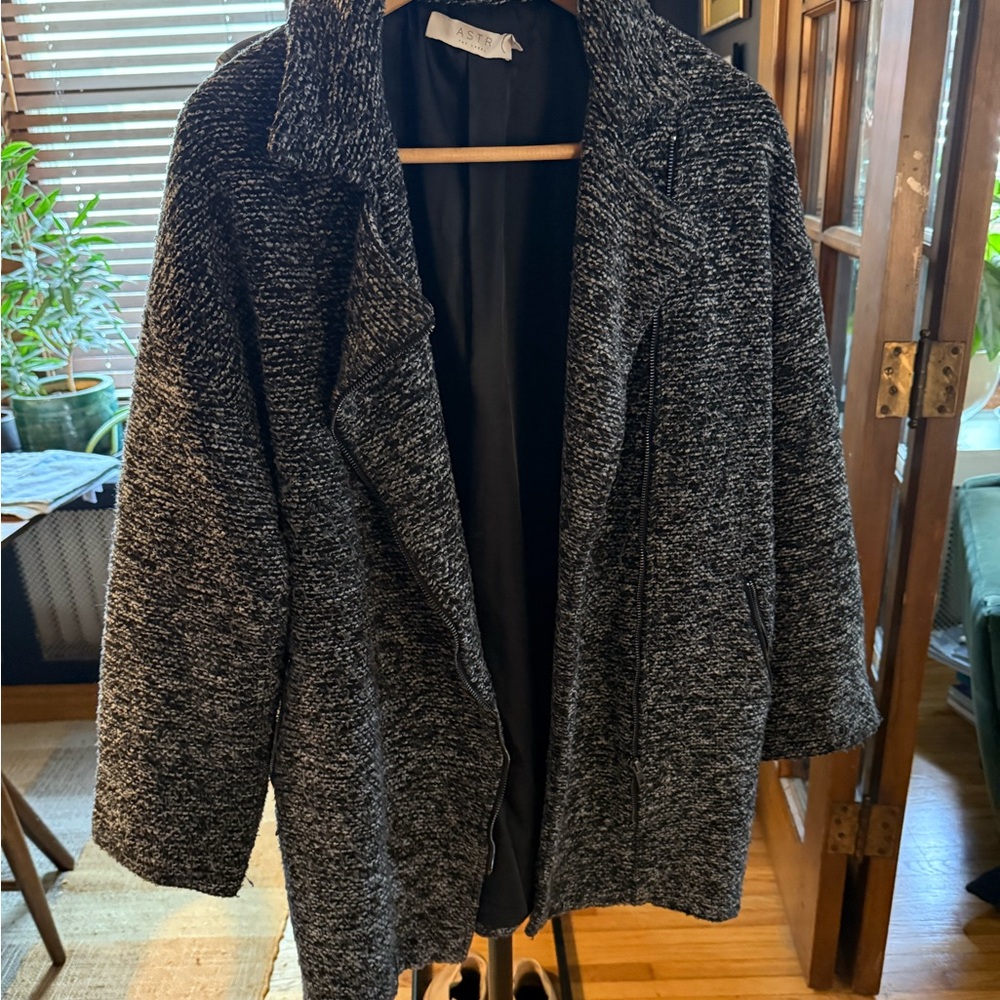 Astr Women's Black and Gray Jacket